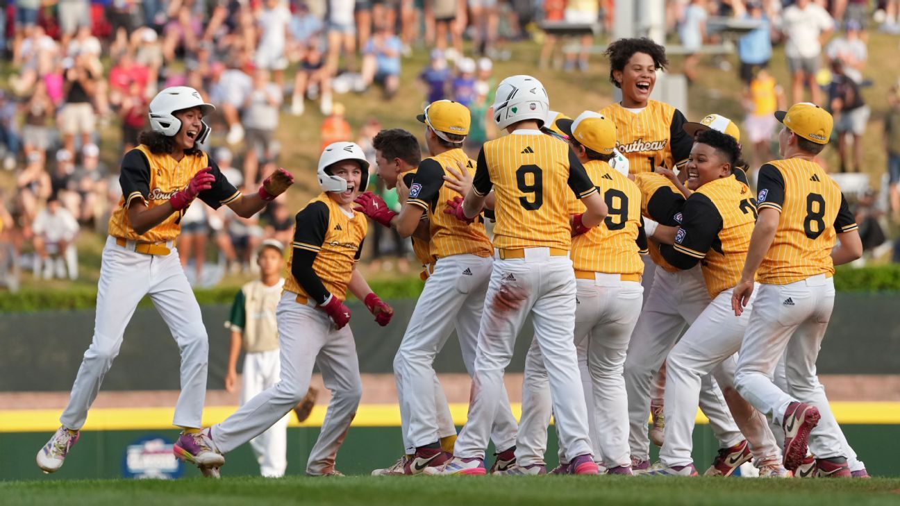 她展现了更 她展现了更